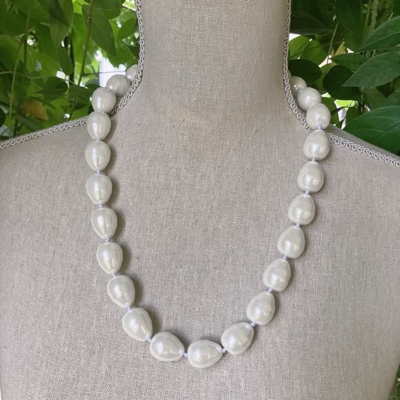 Vintage Baroque Faux Pearl Necklace Gold Tone Clasp 2000s 24.75" Chunky Strand - Picture 7 of 11